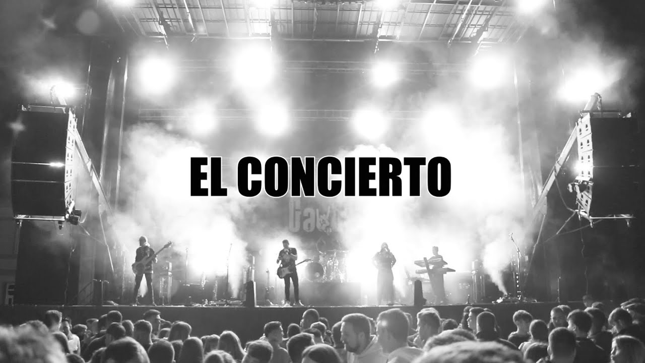 El grupo Banda Gaudí en directo agradeciendo al público