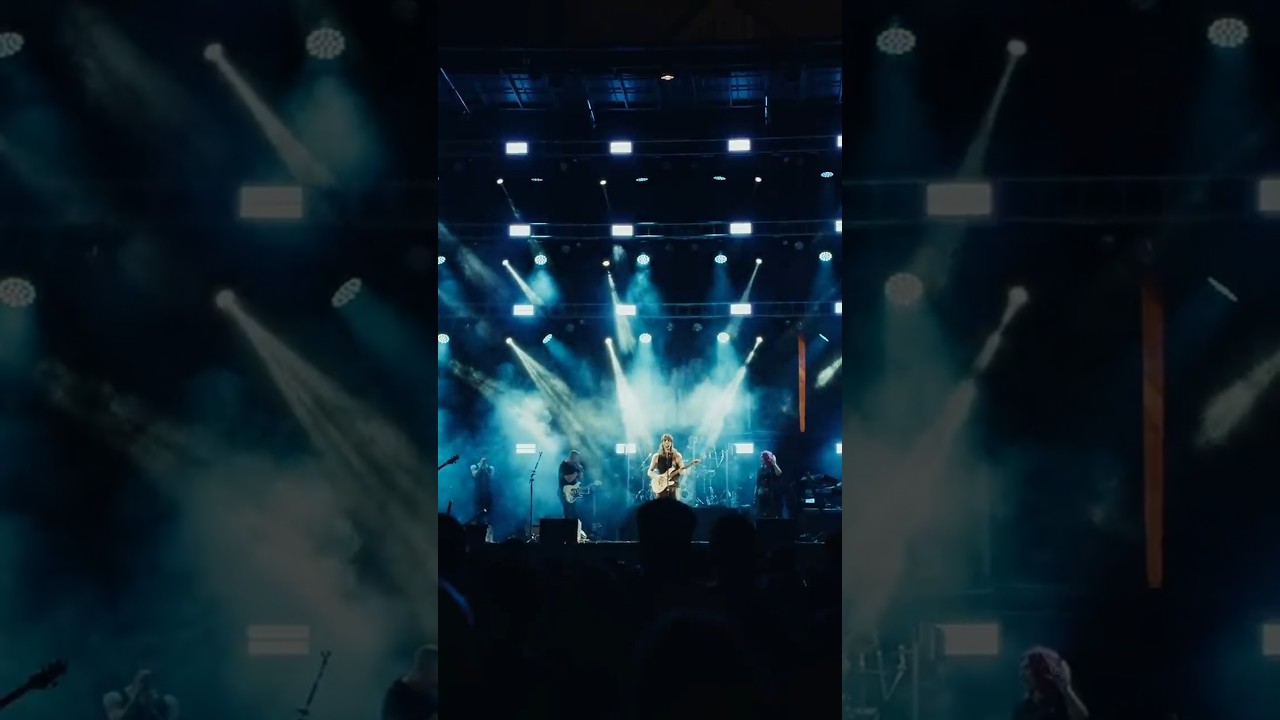 Banda Gaudí tocando en directo en una fiesta pop rock